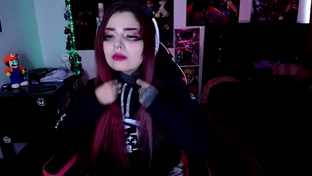 Snapshot of linda_mort chatting on December 6, 2024, 10:08 pm linda mort online show from December 6, 2024, 10:08 pm