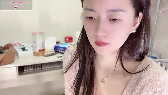 A-xena online show from November 23, 2025, 2:17 pm