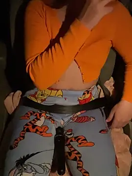 Snapshot of PetiteAngel666 chatting on September 28, 2025, 6:46 pm PetiteAngel666 online show from September 28, 2025, 6:46 pm