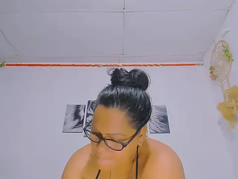 Snapshot of Alhelqueen chatting on February 9, 2026, 8:40 am Alhelqueen online show from February 9, 2026, 8:40 am