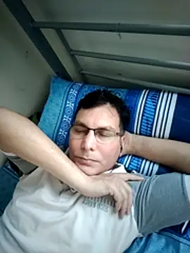 Snapshot of ZIMMY25 chatting on May 2, 2026, 2:33 pm ZIMMY25 online show from May 2, 2026, 2:33 pm