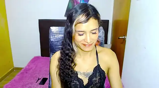 Queen camila online show from March 12, 2025, 6:44 pm
