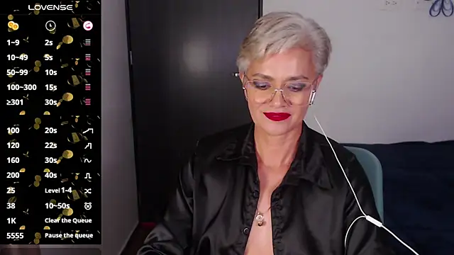 scarlett paris22 online show from January 11, 2025, 2:09 am
