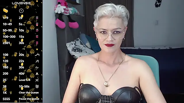 scarlett paris22 online show from February 18, 2025, 11:30 pm