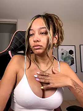 Snapshot of DianaHopson chatting on September 19, 2025, 10:38 am DianaHopson online show from September 19, 2025, 10:38 am