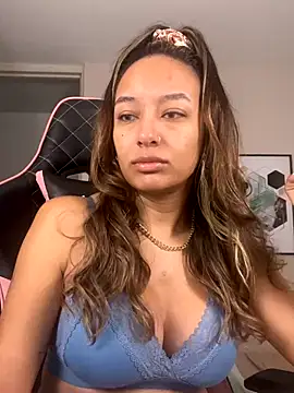 Snapshot of DianaHopson chatting on September 21, 2025, 11:23 am DianaHopson online show from September 21, 2025, 11:23 am