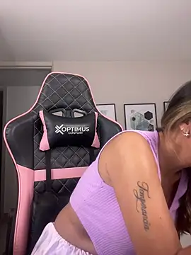 DianaHopson online show from November 2, 2025, 11:34 am