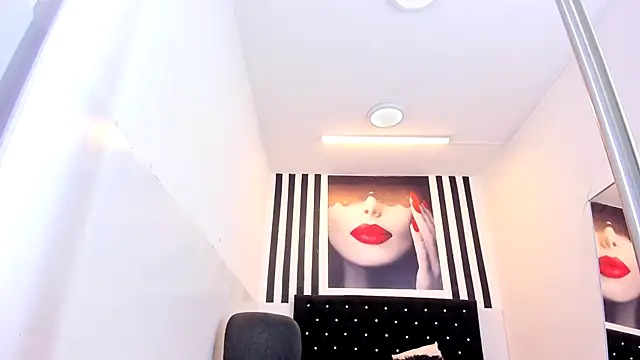 Snapshot of Shanelle__ chatting on September 19, 2025, 1:56 pm Shanelle   online show from September 19, 2025, 1:56 pm