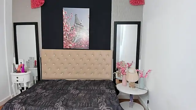 Snapshot of Shanelle__ chatting on September 30, 2025, 2:00 pm Shanelle   online show from September 30, 2025, 2:00 pm