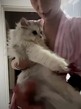 Ella Charm online show from October 17, 2025, 3:58 pm