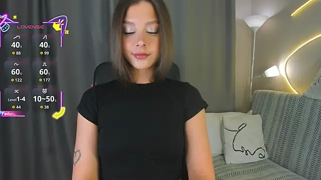 Alice hailey  online show from April 28, 2026, 8:03 pm