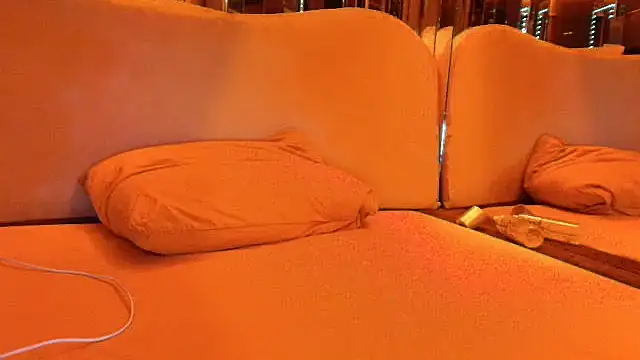 ROXYNL online show from October 3, 2025, 7:11 pm