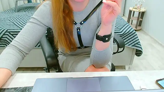 EveLove33 online show from April 25, 2026, 6:49 pm