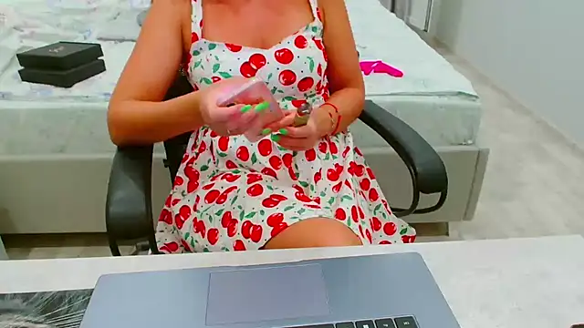 EveLove33 online show from July 23, 2026, 5:00 pm