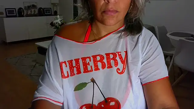 sarametisse26 online show from September 25, 2025, 7:01 am