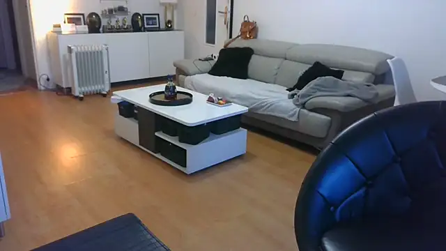 sarametisse26 online show from November 3, 2025, 7:09 am