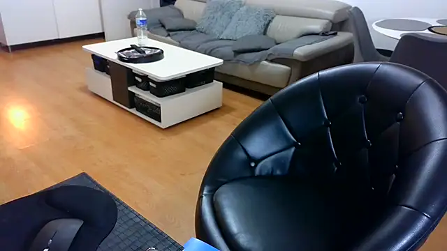 sarametisse26 online show from December 17, 2025, 7:14 am