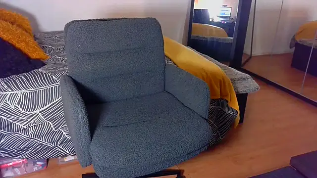 sarametisse26 online show from January 14, 2026, 7:14 am