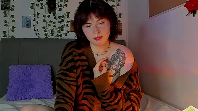 miss Lizzy online show from December 3, 2024, 4:25 am