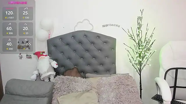 Snapshot of cutewhitneyr chatting on December 10, 2024, 2:39 pm cutewhitneyr online show from December 10, 2024, 2:39 pm