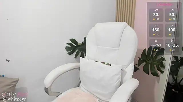 cutewhitneyr online show from March 22, 2026, 12:52 pm