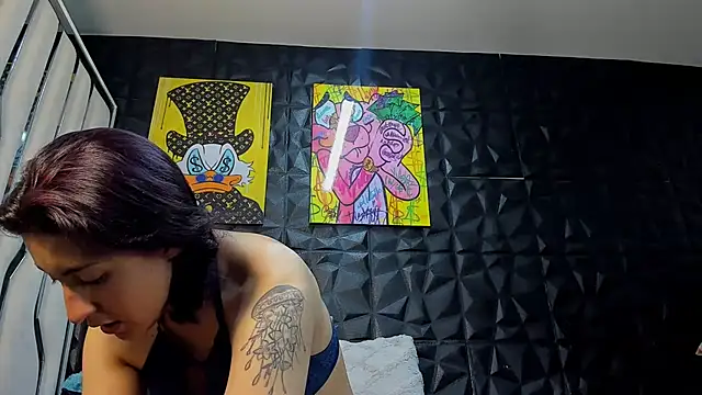 AngelaLinaresx69 online show from February 24, 2026, 9:13 pm