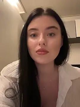 Angela Fosterr online show from September 27, 2025, 4:01 pm