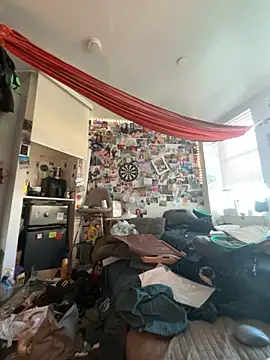 DownstairsSky online show from October 1, 2025, 4:02 pm