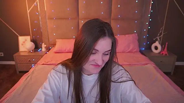 EmmyCharmm online show from February 10, 2026, 7:01 am