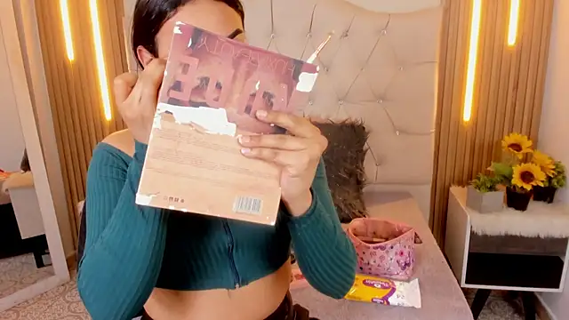 Andrys  online show from October 2, 2025, 8:05 pm