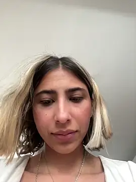 Ameellie online show from November 14, 2025, 3:33 pm