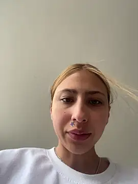 Ameellie online show from June 25, 2026, 3:27 pm