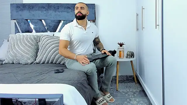 Zack Froone online show from December 1, 2025, 12:32 pm