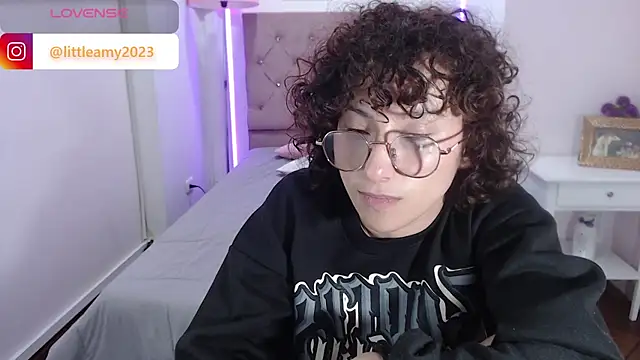little  amy  online show from December 10, 2024, 8:08 am