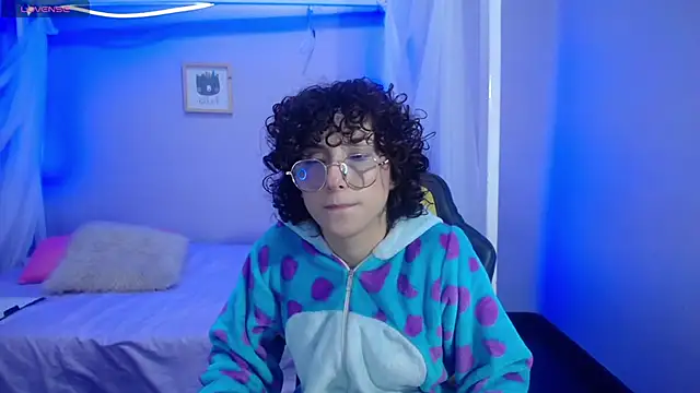 little  amy  online show from December 21, 2024, 8:54 pm
