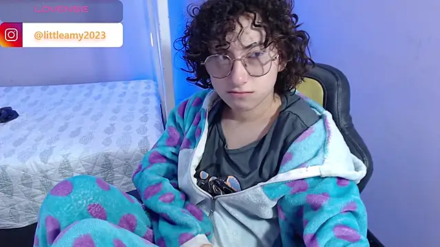 little  amy  online show from January 22, 2025, 9:02 am