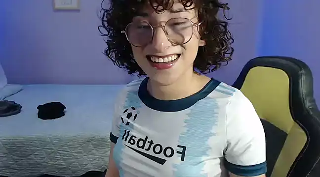little  amy  online show from January 26, 2025, 8:45 pm