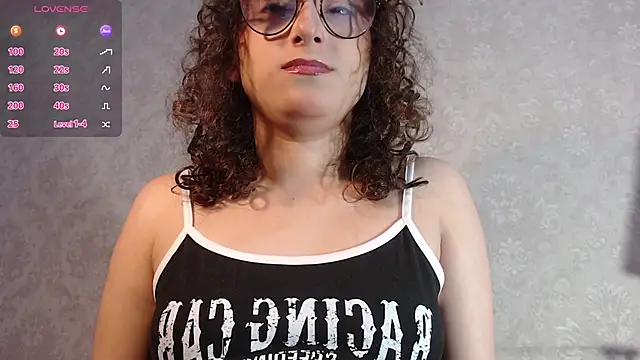 Snapshot of little__amy_ chatting on October 27, 2025, 8:35 pm little  amy  online show from October 27, 2025, 8:35 pm