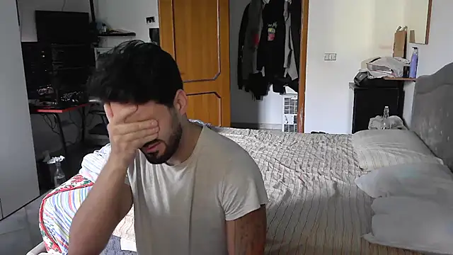 Snapshot of Alexox02 chatting on November 17, 2025, 12:33 pm Alexox02 online show from November 17, 2025, 12:33 pm