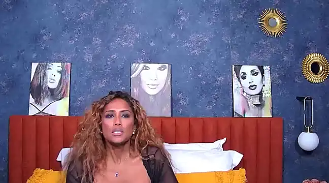 ShanialaFrancaise online show from February 19, 2025, 7:16 pm