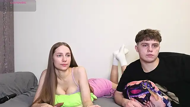 Emily and Ilumi online show from October 23, 2025, 5:12 pm