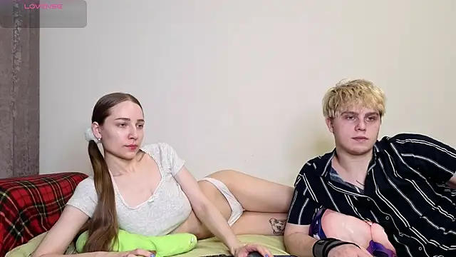 Emily and Ilumi online show from February 15, 2026, 5:31 pm