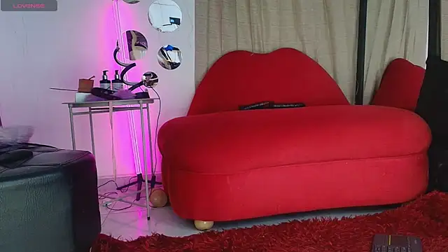 Natasha Wilde  online show from June 11, 2026, 11:47 pm