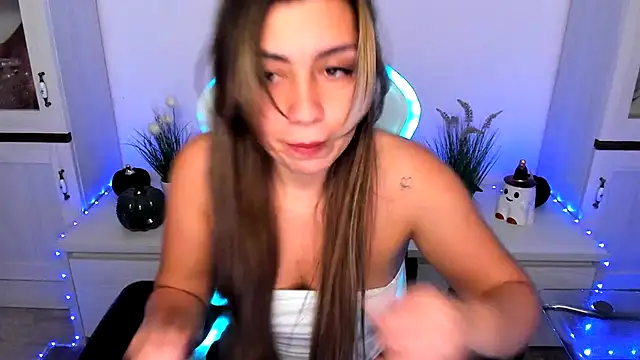 EveEvian online show from December 7, 2024, 11:23 pm