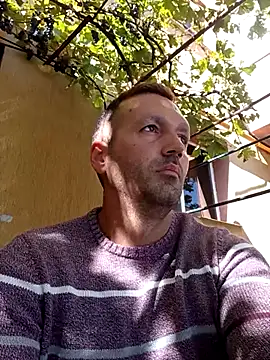 Snapshot of florin421 chatting on September 18, 2025, 8:38 am florin421 online show from September 18, 2025, 8:38 am