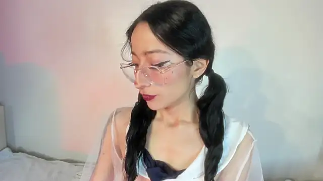 Cloe Leee online show from March 7, 2025, 10:21 pm