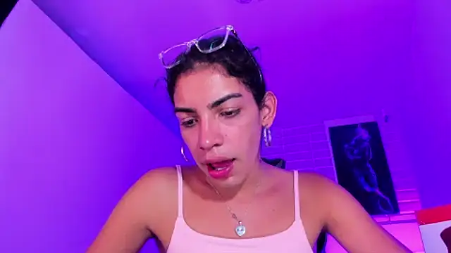 Snapshot of Alahia_Rodriguez chatting on February 12, 2025, 9:01 pm Alahia Rodriguez online show from February 12, 2025, 9:01 pm