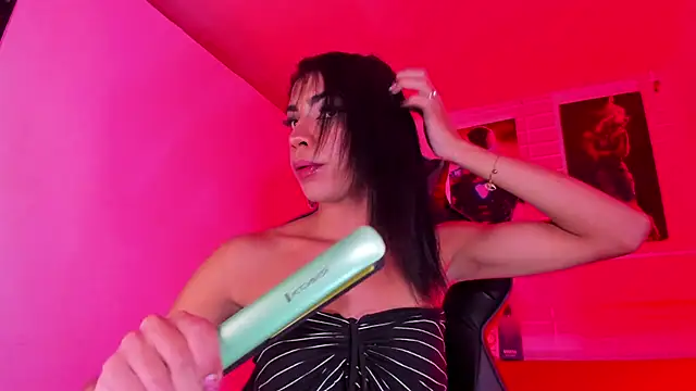 Snapshot of Alahia_Rodriguez chatting on February 18, 2025, 3:32 pm Alahia Rodriguez online show from February 18, 2025, 3:32 pm