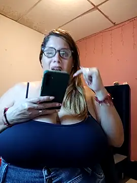 EllisW8 online show from February 12, 2025, 11:09 pm