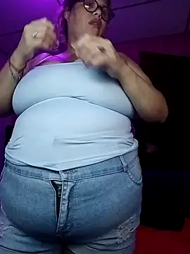 EllisW8 online show from November 2, 2025, 11:01 am